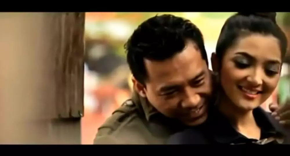 pasangan seleb bintangi video klip © YouTube