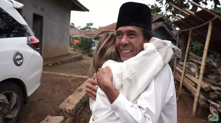 Meli pulang ke kampung halaman © YouTube Meli pulang ke kampung halaman © YouTube