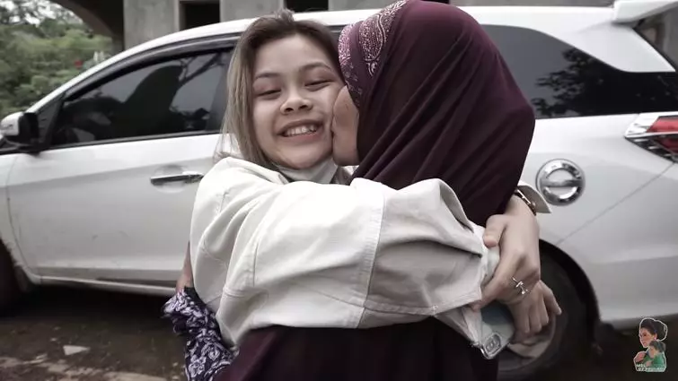 Meli pulang ke kampung halaman © YouTube Meli pulang ke kampung halaman © YouTube