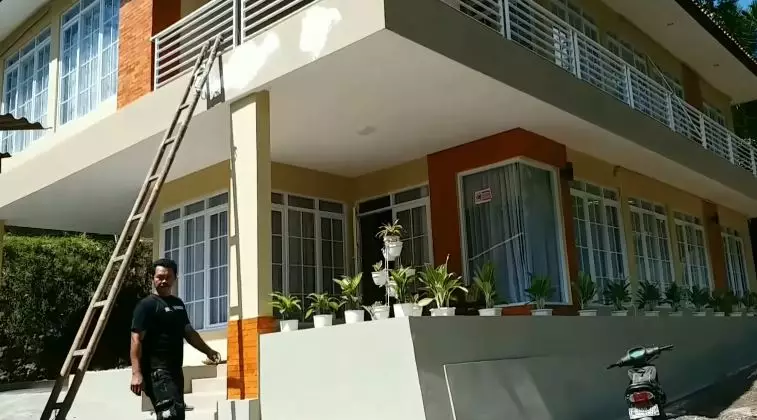 Potret rumah pedangdut wanita di kampung halaman dari berbagai sumber Potret rumah pedangdut wanita di kampung halaman dari berbagai sumber