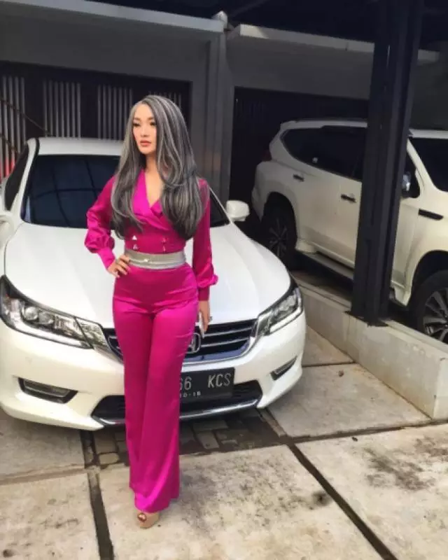 Potret rumah pedangdut wanita di kampung halaman dari berbagai sumber Potret rumah pedangdut wanita di kampung halaman dari berbagai sumber