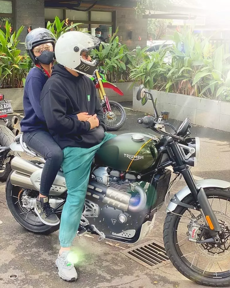 Seleb ini dapat kado motor gede dari pasangan Berbagai sumber Seleb ini dapat kado motor gede dari pasangan Berbagai sumber