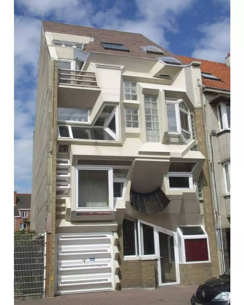 bangunan bertingkat desainnya nyeleneh © 2021 instagram.com bangunan bertingkat desainnya nyeleneh © 2021 instagram.com