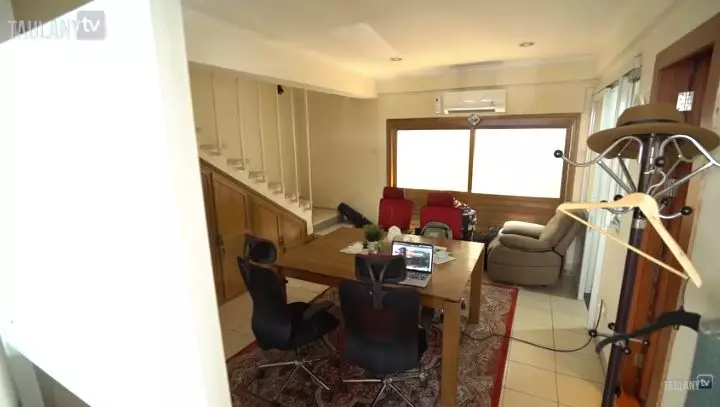 penampakan kantor rizky febian © YouTube