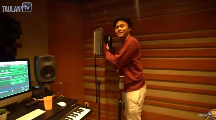 penampakan kantor rizky febian © YouTube