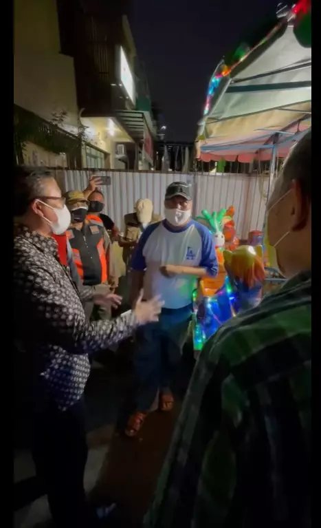 Momen bos jalan tol suruh tiap pedagang tutup dan beri uang © Instagram/@jusufhamka