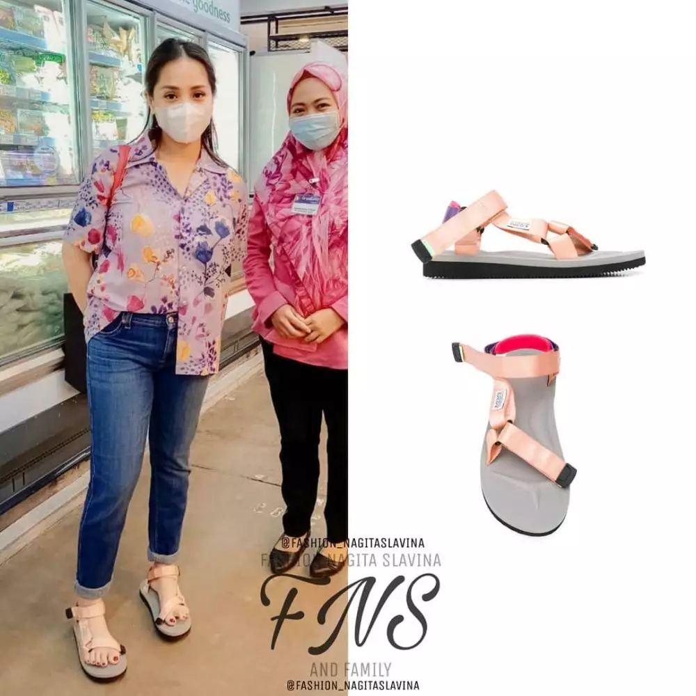 Taksiran harga sandal Nagita Slavina © 2021 brilio.net