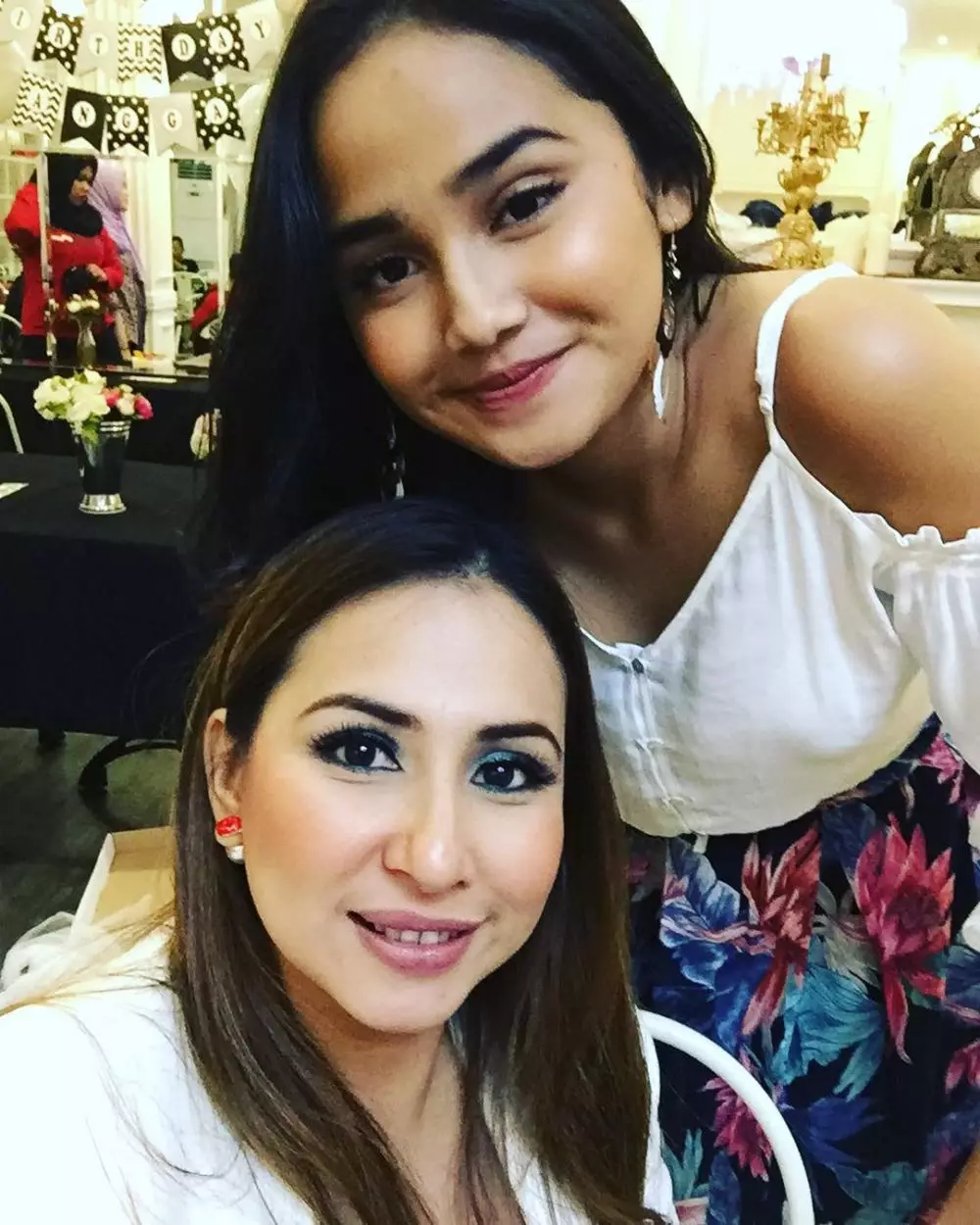 Potret kedekatan Syifa Hadju dan Deswita Maharani Instagram/@deswitamaharani80 Potret kedekatan Syifa Hadju dan Deswita Maharani Instagram/@deswitamaharani80