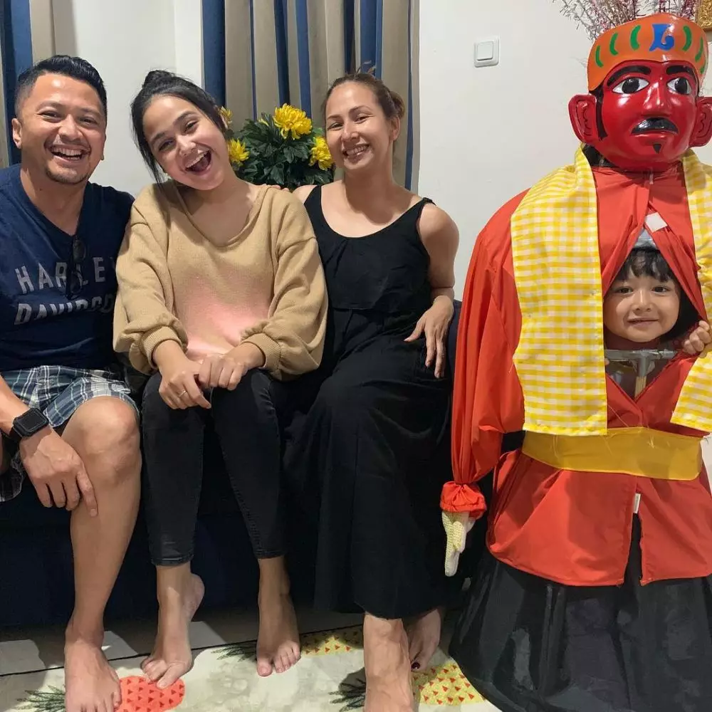 Potret kedekatan Syifa Hadju dan Deswita Maharani Instagram/@deswitamaharani80 Potret kedekatan Syifa Hadju dan Deswita Maharani Instagram/@deswitamaharani80