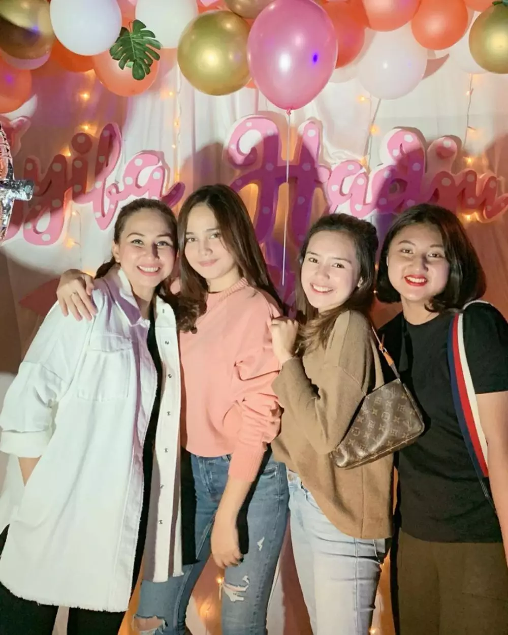 Potret kedekatan Syifa Hadju dan Deswita Maharani Instagram/@deswitamaharani80 Potret kedekatan Syifa Hadju dan Deswita Maharani Instagram/@deswitamaharani80