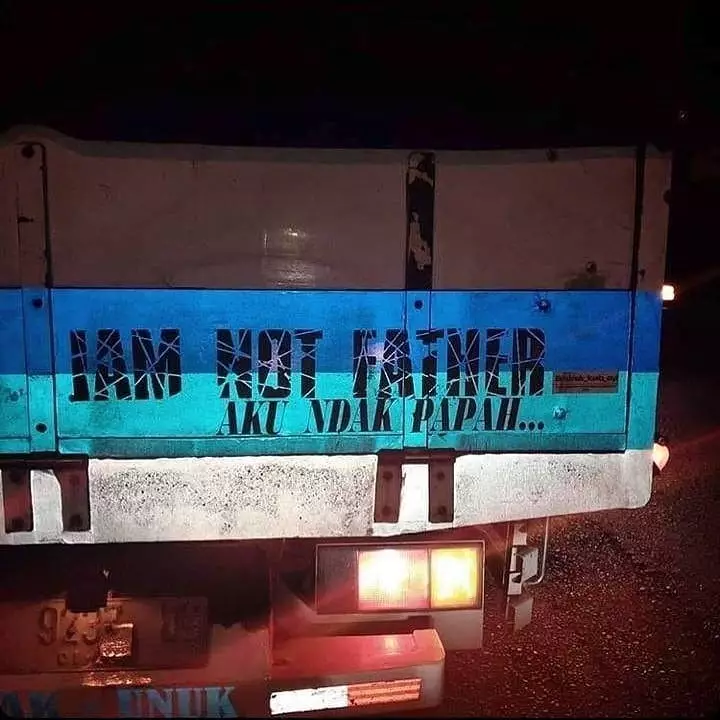 salah tulis di kendaraan © 2021 instagram.com