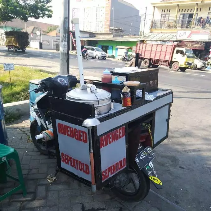 pelesetan penyanyi di spanduk usaha © 2021 twitter.com pelesetan penyanyi di spanduk usaha © 2021 twitter.com