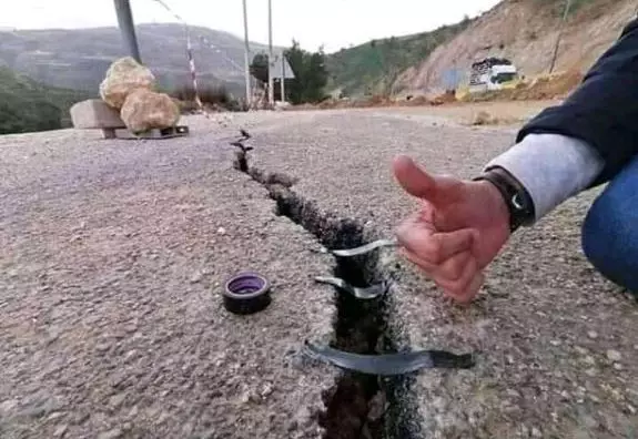 momen lucu perbaikan jalan © 2021 instagram.com