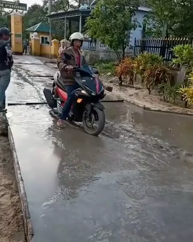 momen lucu perbaikan jalan © 2021 instagram.com