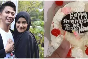 7 Potret anniversary pernikahan Rizki DA dan Nadya Mustika, romantis