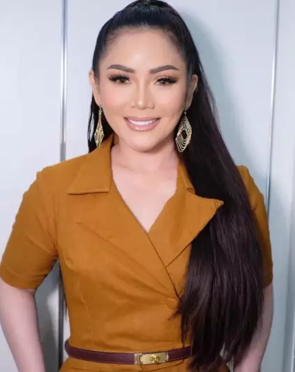 Potret terbaru diva dangdut era 2000-an dari berbagai sumber Potret terbaru diva dangdut era 2000-an dari berbagai sumber