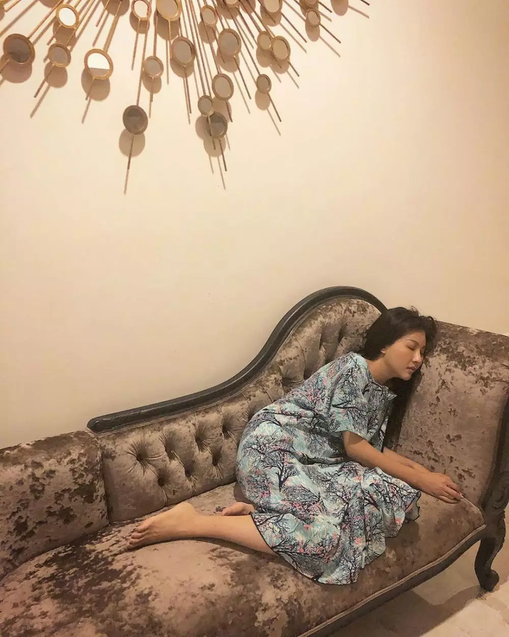 potret Sarwendah ketiduran di sofa © 2021 brilio.net