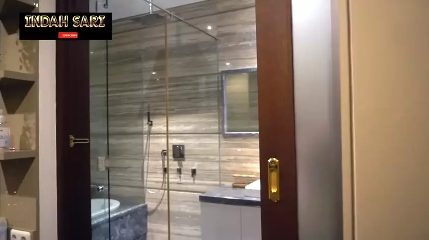 Potret isi rumah Dewi Perssik dari berbagai sumber