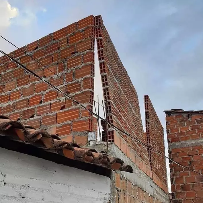 bangunan nggak lurus absurd banget © 2021 instagram.com