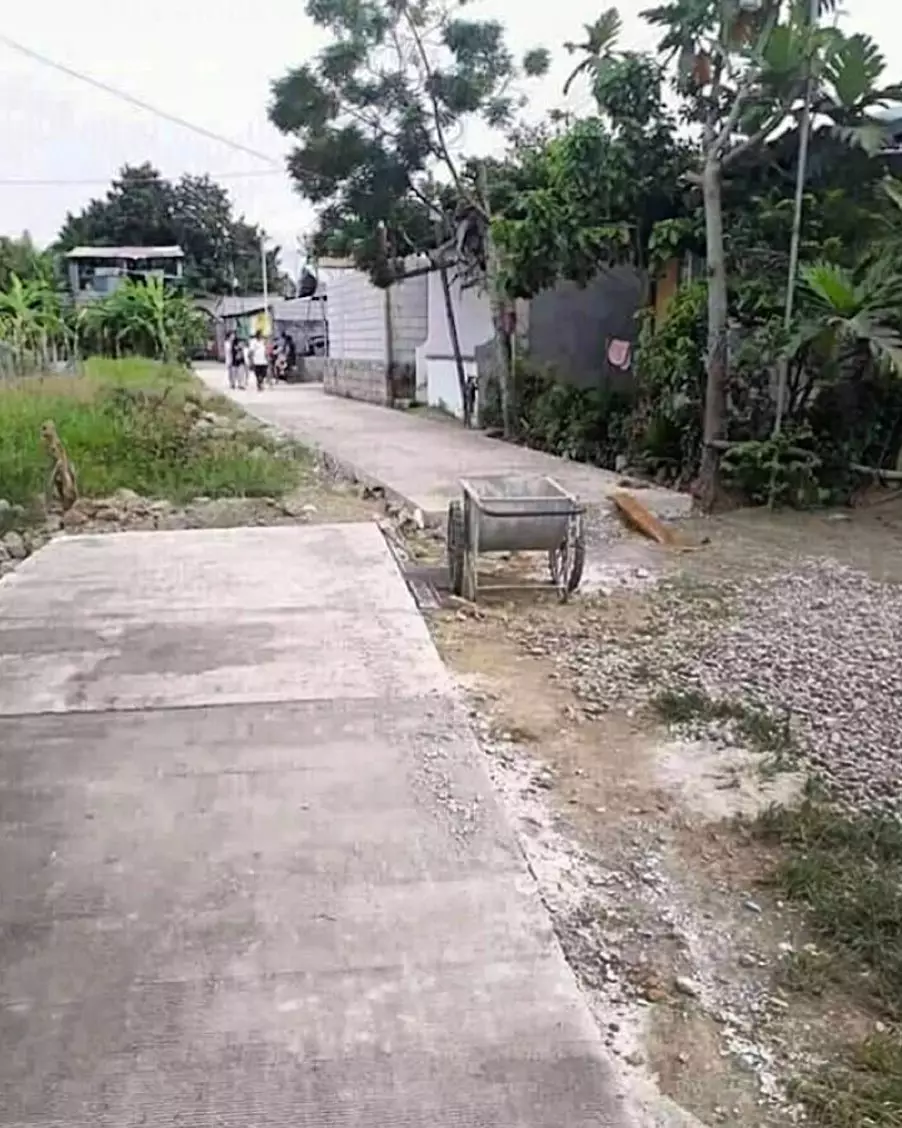 bangunan nggak lurus absurd banget © 2021 instagram.com