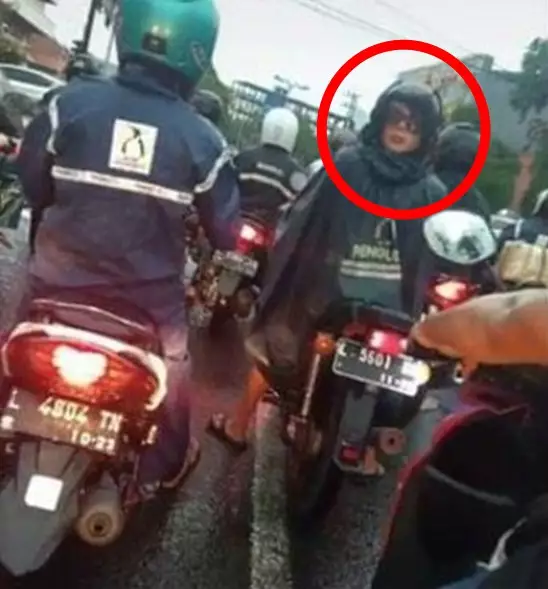 momen pengendara dari belakang © 2021 twitter.com