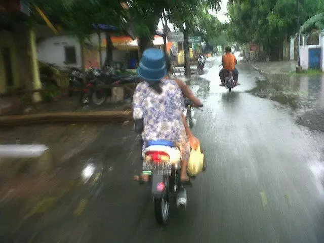 momen pengendara dari belakang © 2021 twitter.com