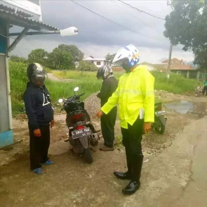 momen pengendara dari belakang © 2021 twitter.com