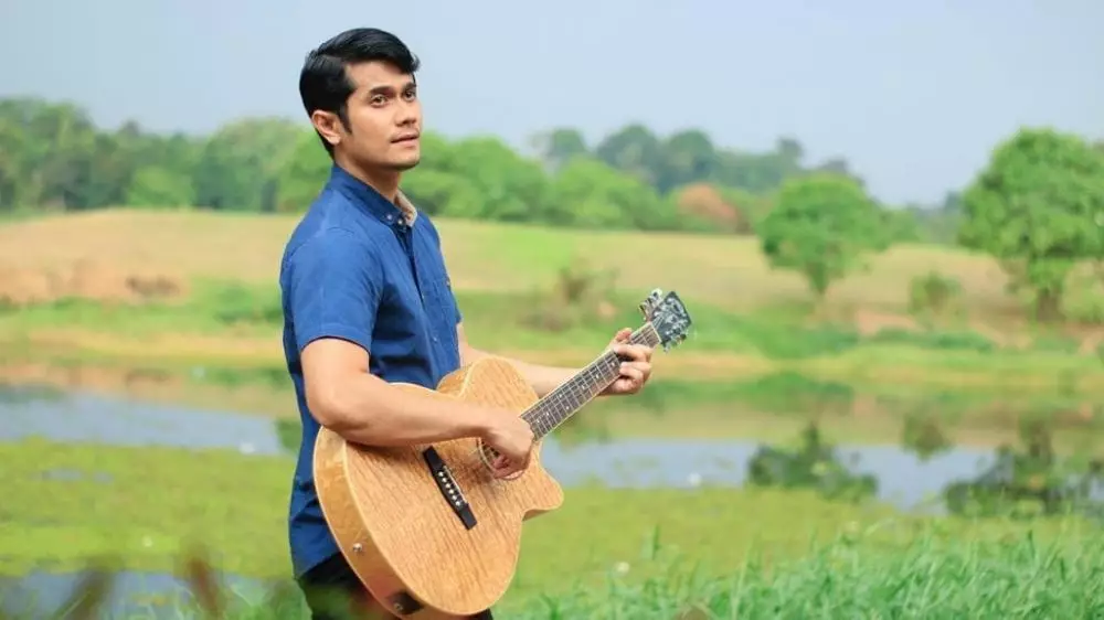 Aktor ini langganan peran utama di sinetron religi dari berbagai sumber