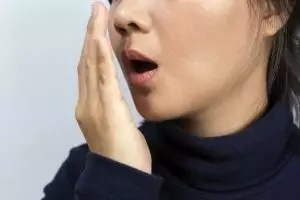 Perlu dihindari, ini 5 kebiasaan yang menyebabkan bau mulut membandel