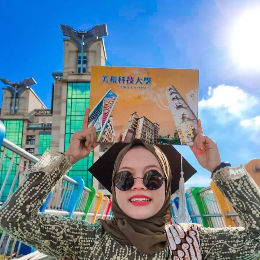 Dian Nursiati lulusan Taiwan © Instagram