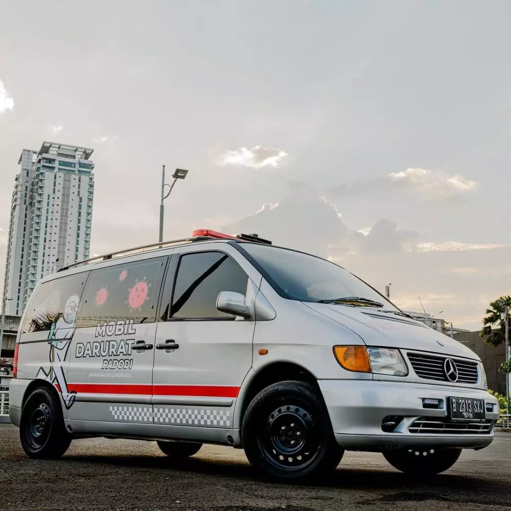 Penampakan mobil Ananda Omesh usai diubah jadi ambulance Instagram Penampakan mobil Ananda Omesh usai diubah jadi ambulance Instagram