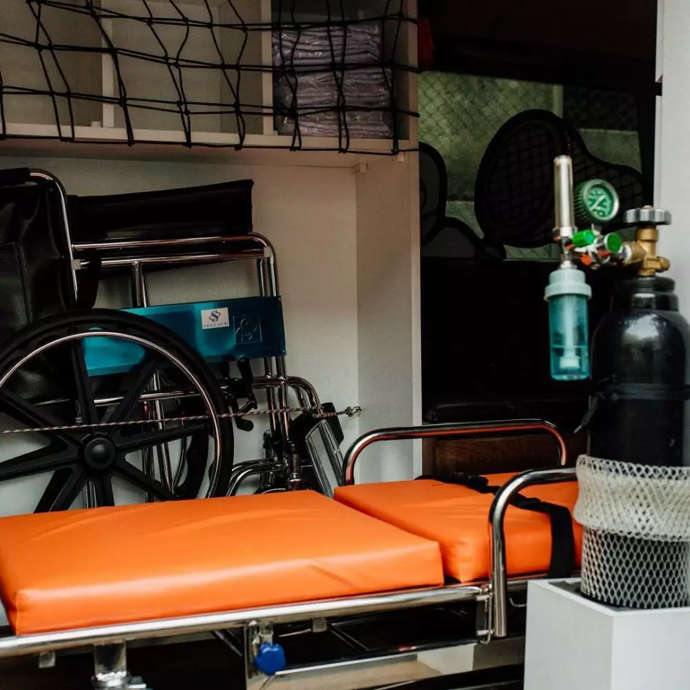 Penampakan mobil Ananda Omesh usai diubah jadi ambulance Instagram Penampakan mobil Ananda Omesh usai diubah jadi ambulance Instagram