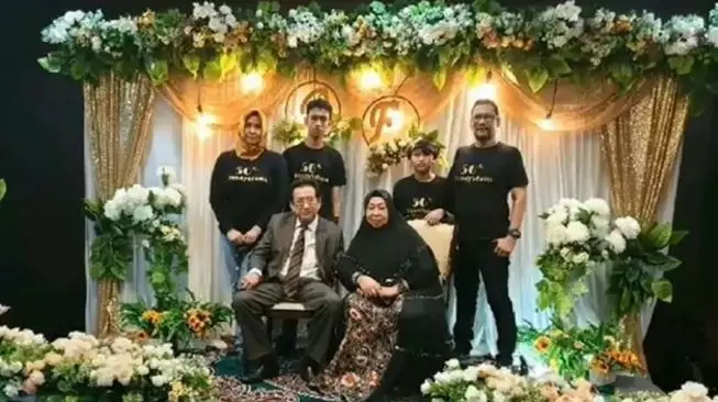 Potret kenangan Anwar Fuady dan istri Instagram © 2021 brilio.net