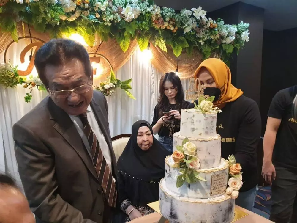 Potret kenangan Anwar Fuady dan istri Instagram © 2021 brilio.net