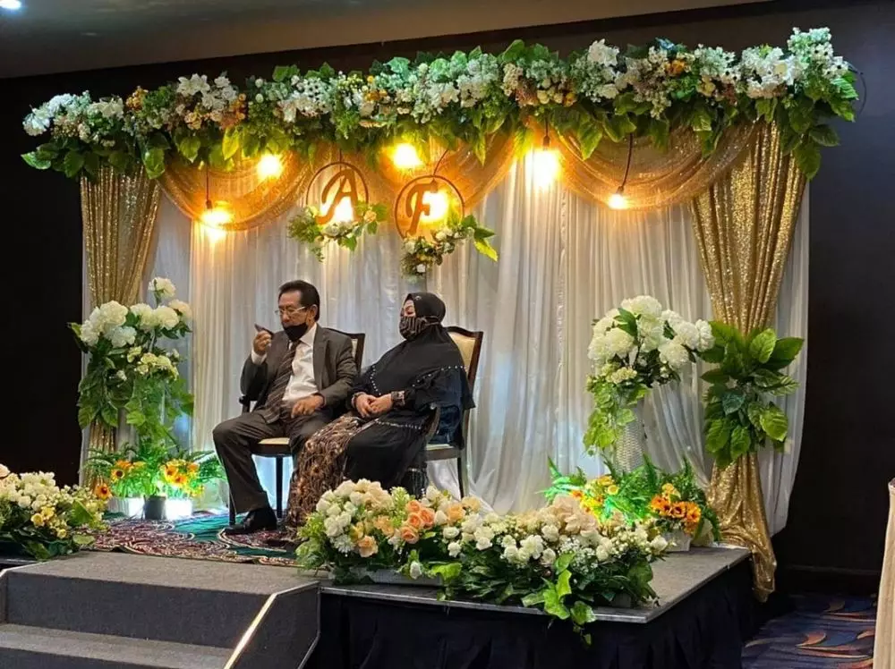 Potret kenangan Anwar Fuady dan istri Instagram © 2021 brilio.net