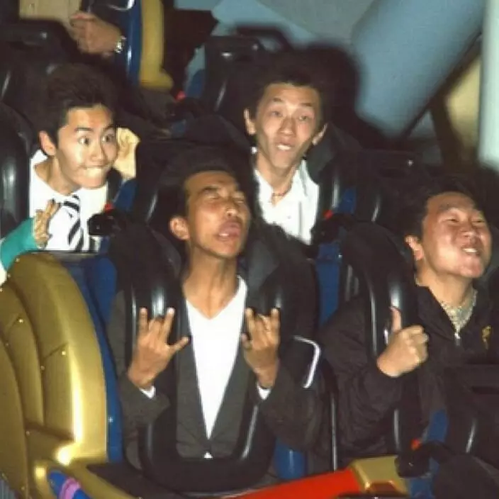 ekspresi cowok roller coaster © 2021 berbagai sumber