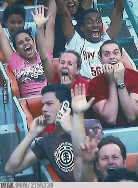 ekspresi cowok roller coaster © 2021 berbagai sumber