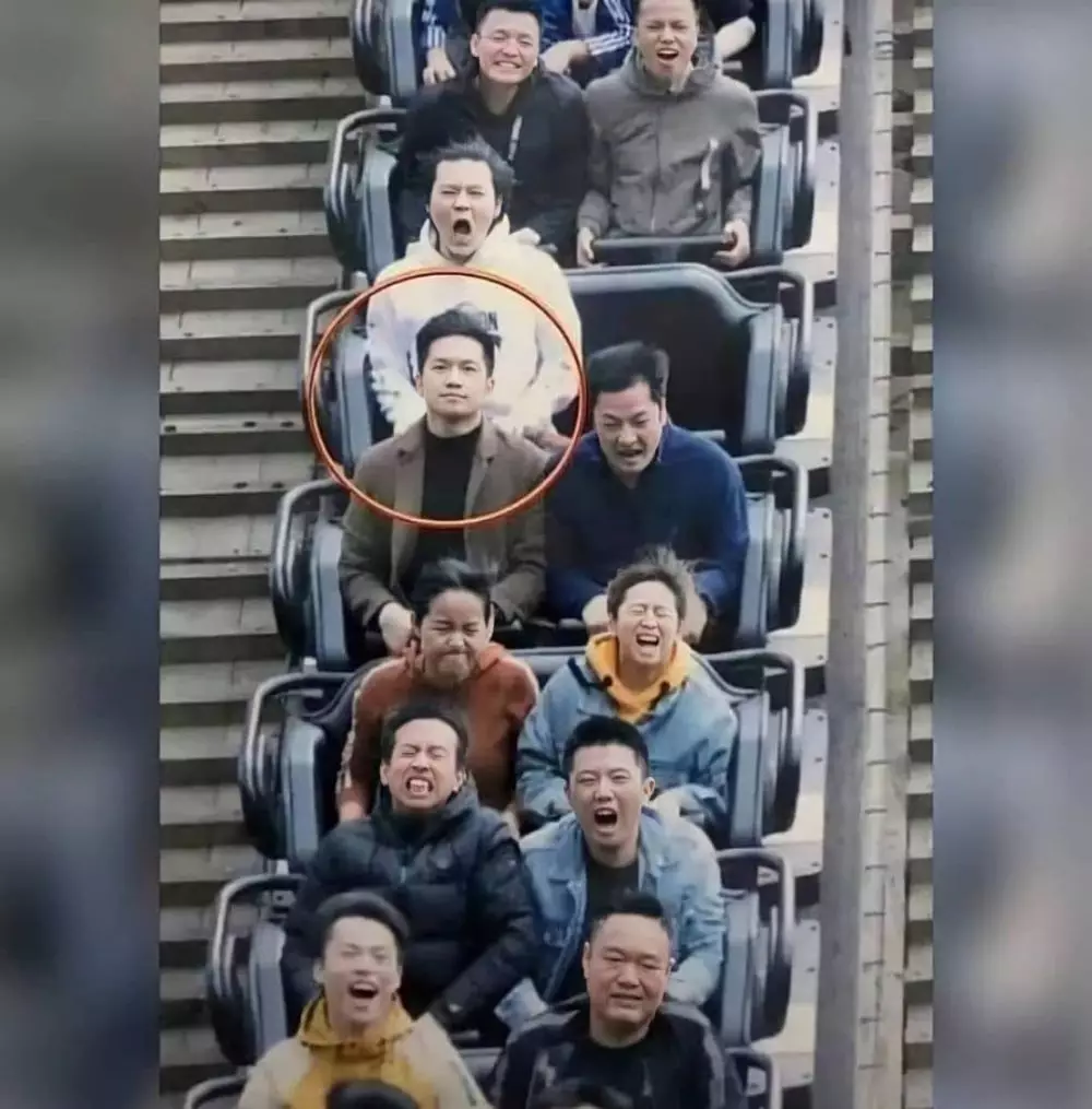 ekspresi cowok roller coaster © 2021 berbagai sumber