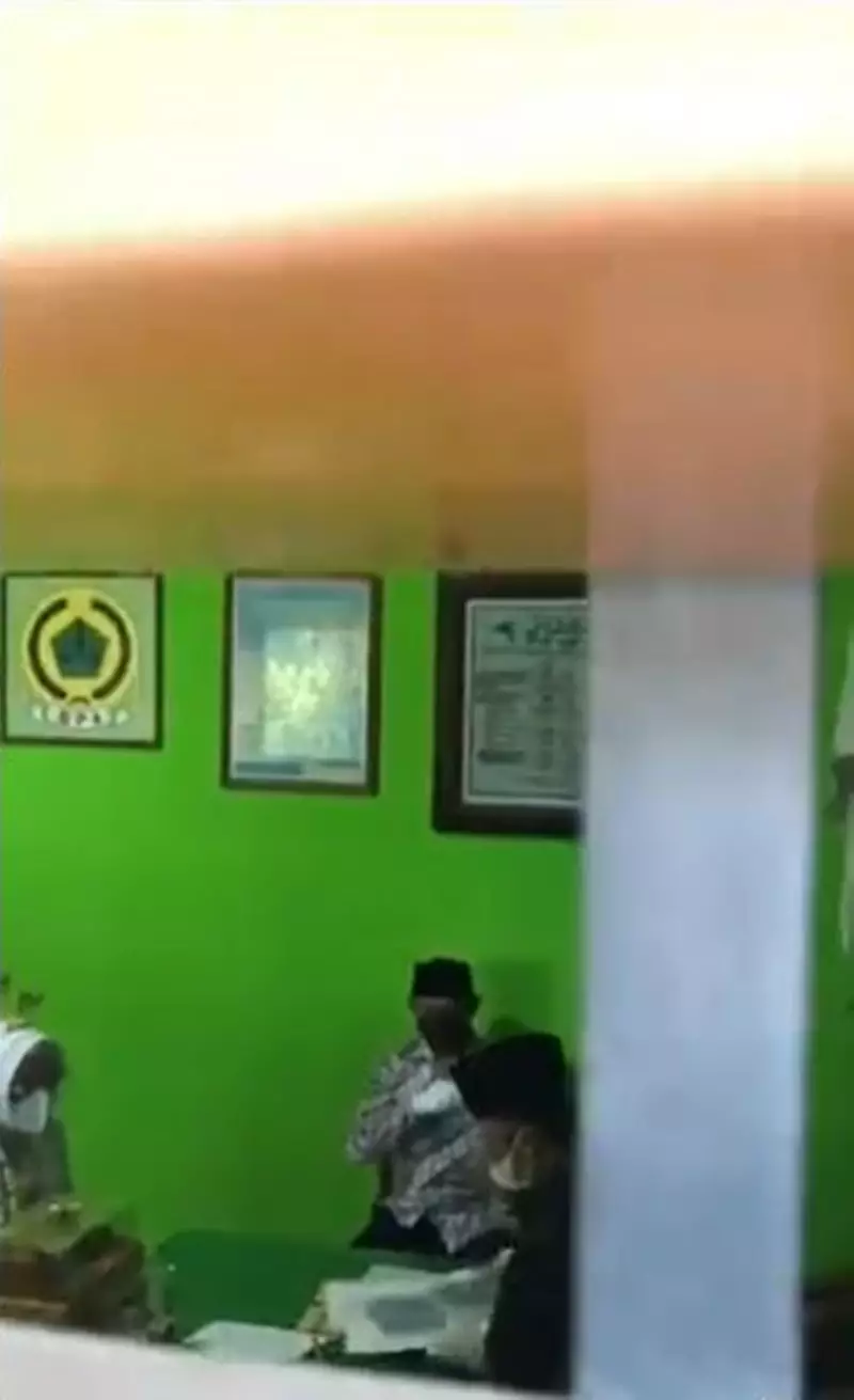 fotografer taat ppkm © 2021 berbagai sumber