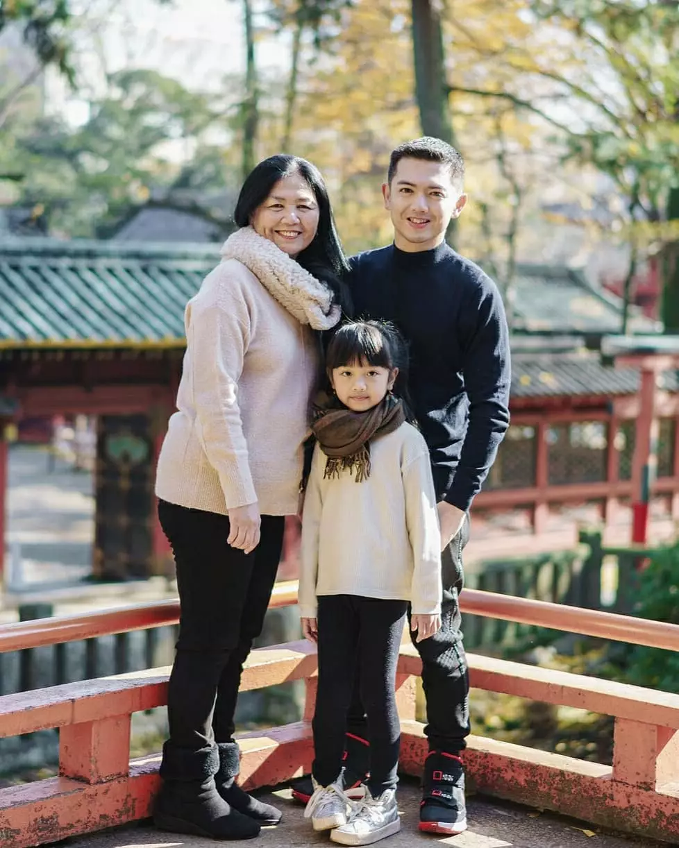 Potret aktor FTV bareng ibunya © 2021 brilio.net