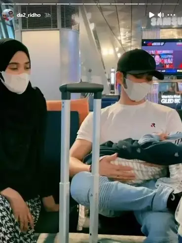 Momen Rizki DA dan Nadya Mustika pulang kampung © Instagram/@da2_ridho Momen Rizki DA dan Nadya Mustika pulang kampung © Instagram/@da2_ridho