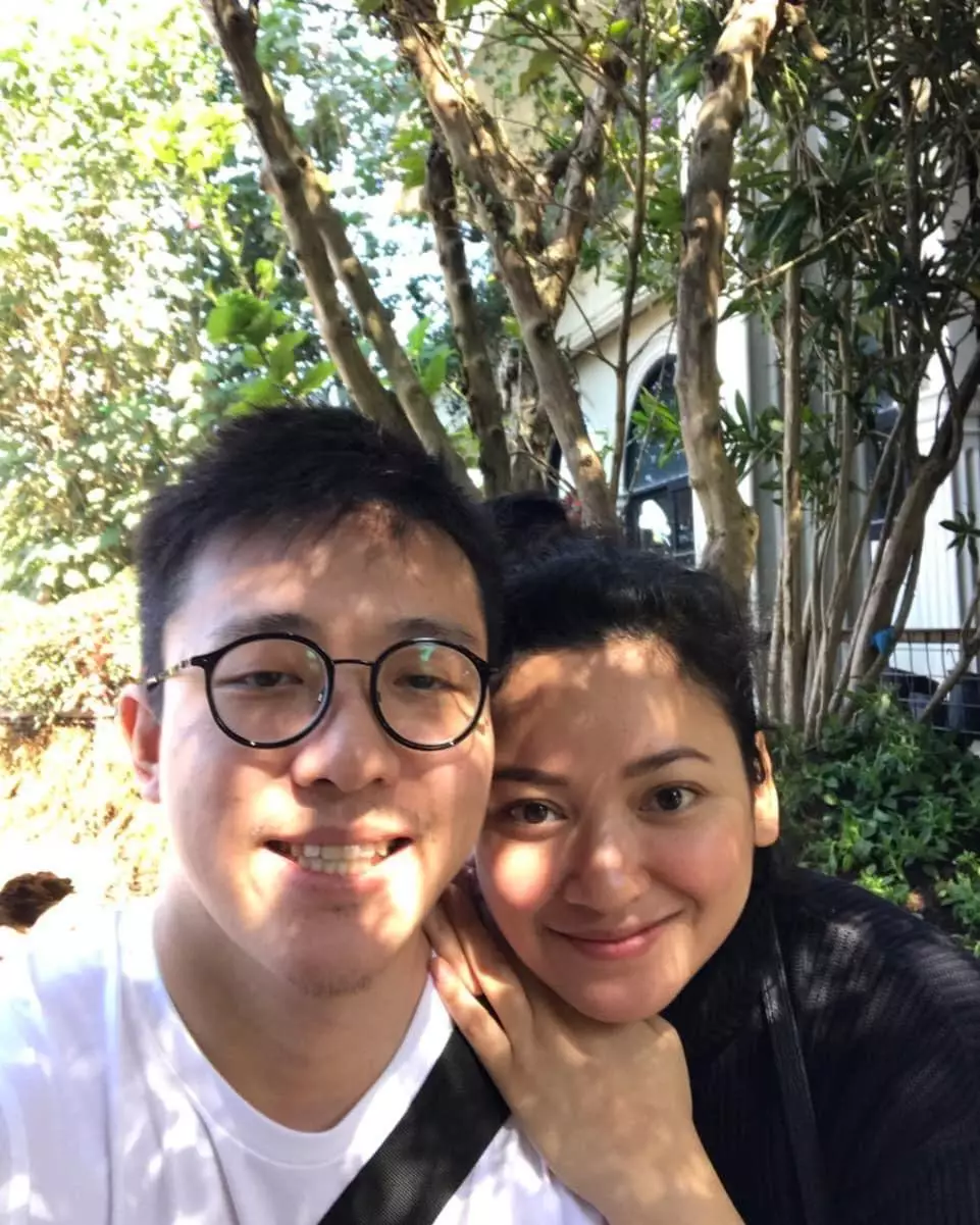 mantan ratu kecantikan bareng pasangan © 2021 brilio.net