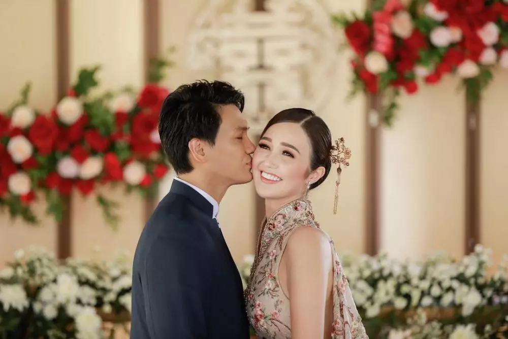 mantan ratu kecantikan bareng pasangan © 2021 brilio.net