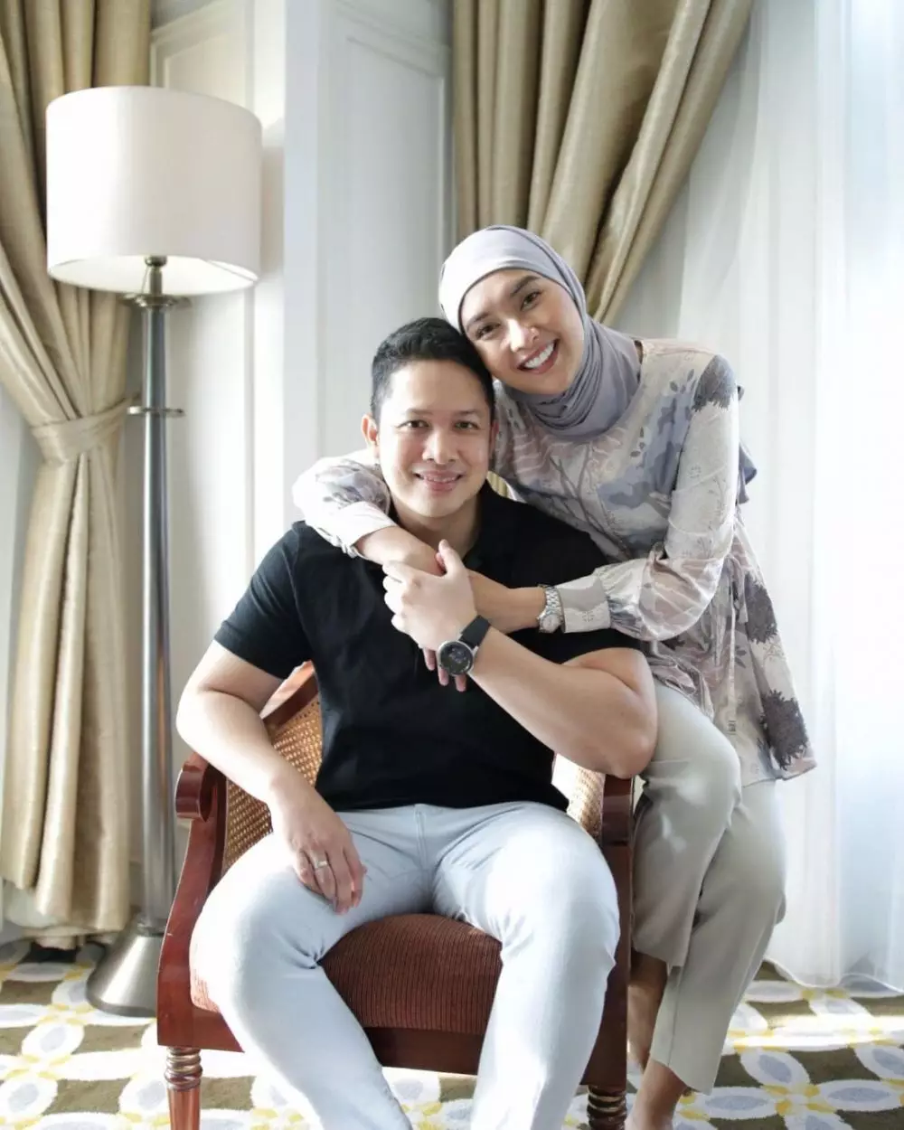 mantan ratu kecantikan bareng pasangan © 2021 brilio.net