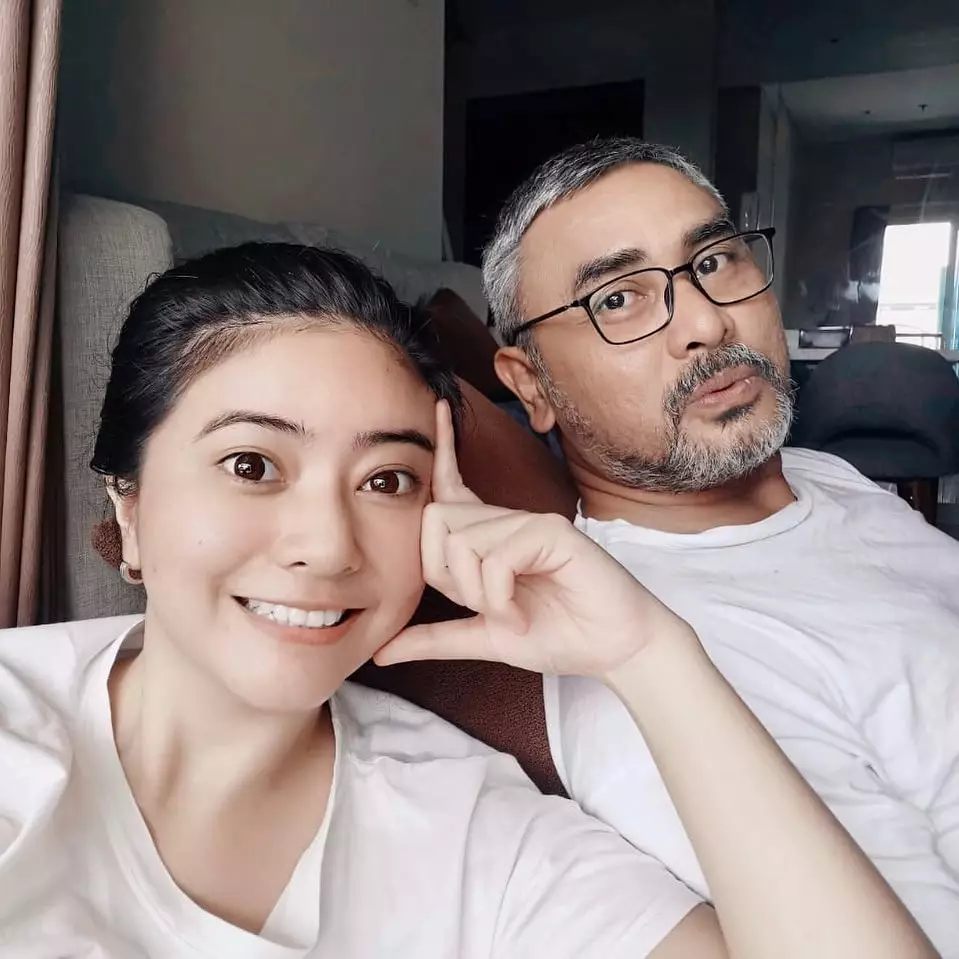 mantan ratu kecantikan bareng pasangan © 2021 brilio.net