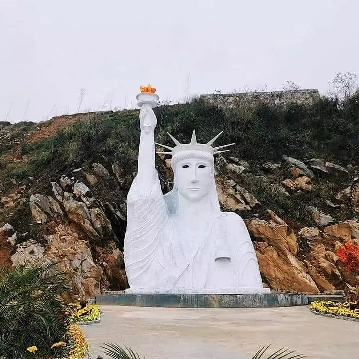 patung di tempat umum © 2021 berbagai sumber patung di tempat umum © 2021 berbagai sumber