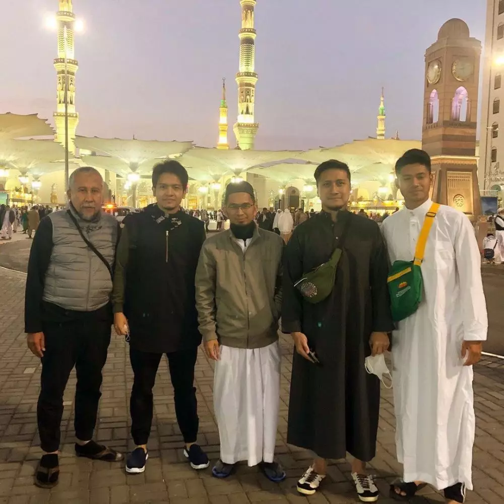seleb kenang pergi ke tanah suci © instagram seleb kenang pergi ke tanah suci © instagram