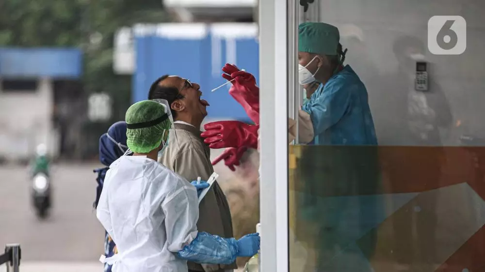 pria naik pesawat pakai pcr istri © 2021 berbagai sumber