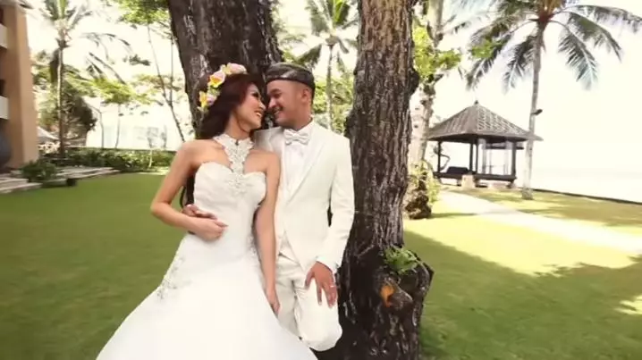 potret lawas pernikahan sarwendah dan ruben onsu © YouTube potret lawas pernikahan sarwendah dan ruben onsu © YouTube