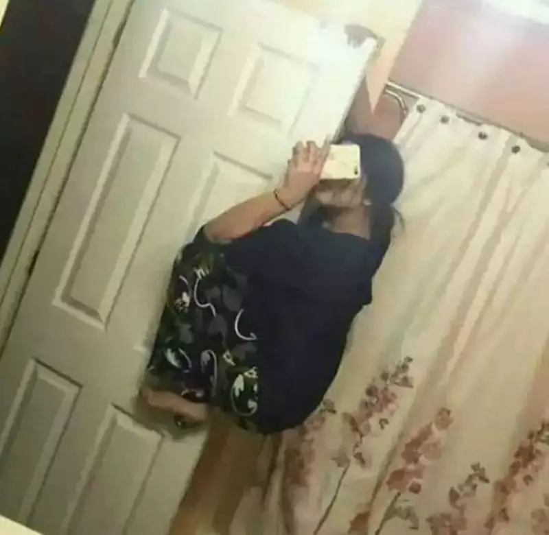 pose orang selfie © 2021 berbagai sumber